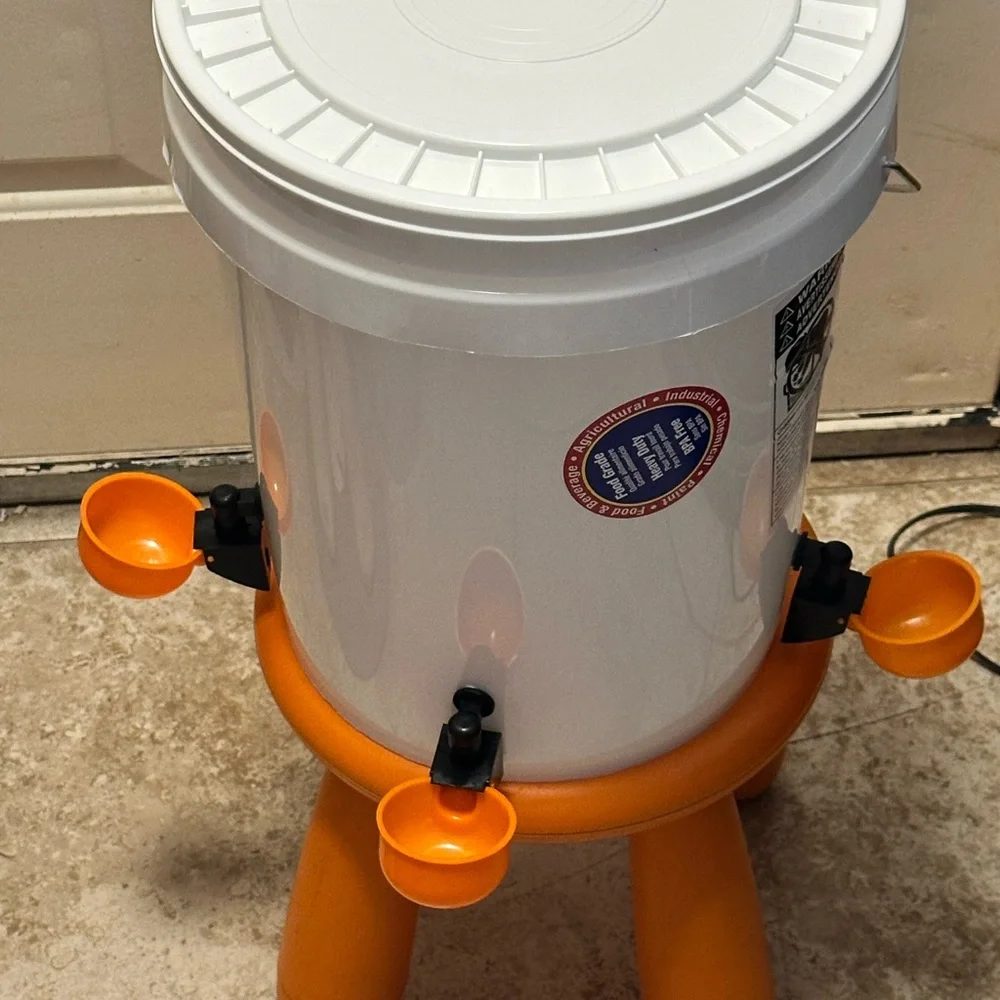 Automatic water feeder